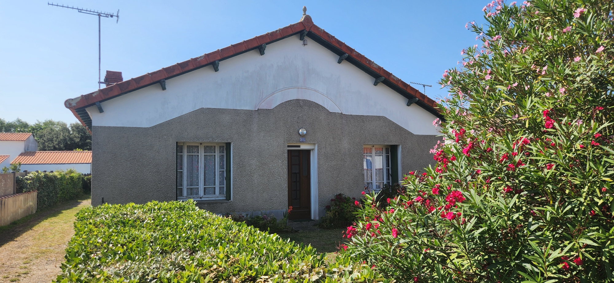 Maison à Rénover – Beau Potentiel, Proche Centre et Plage