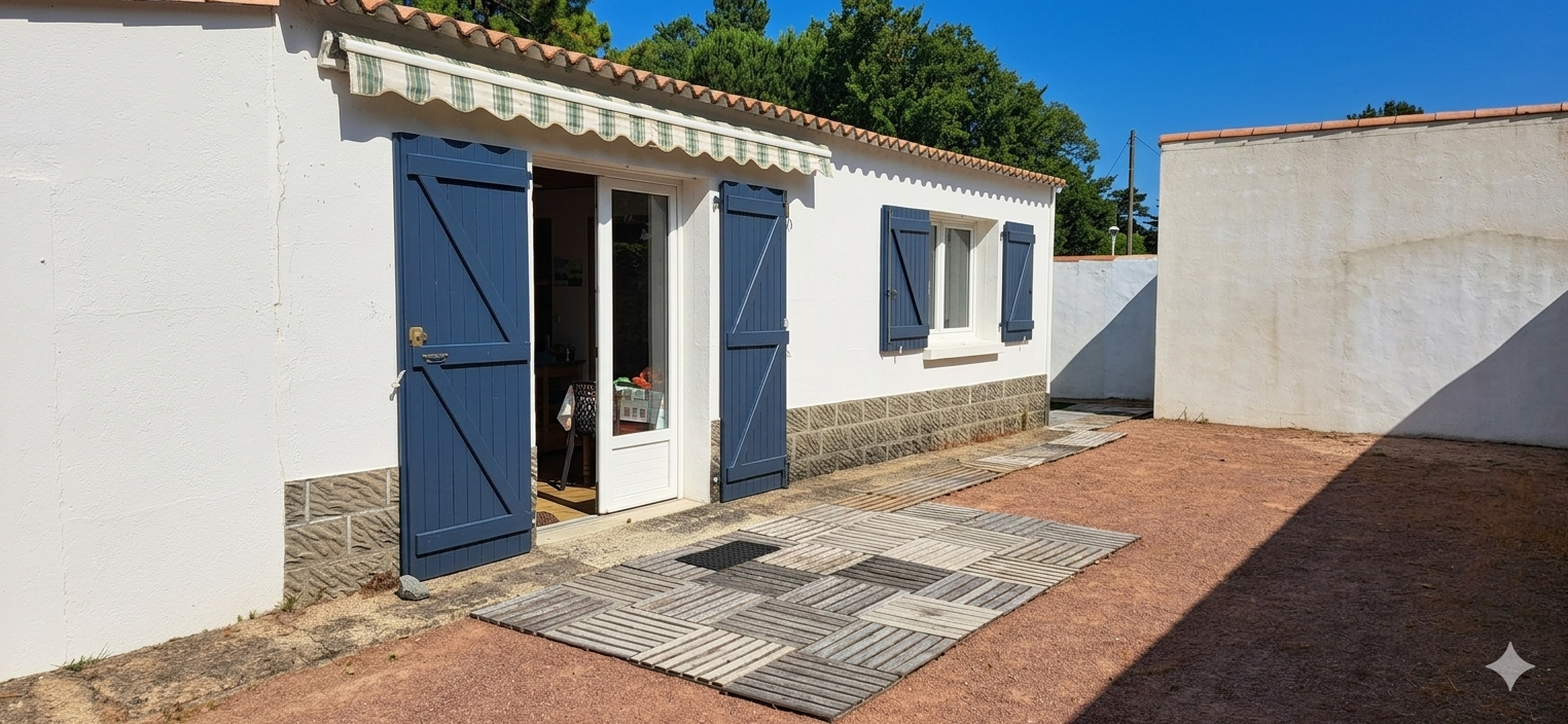 LA GUERINIERE pied à terre proche bois